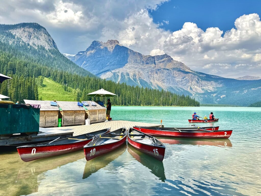 Emerald Lake ทะเลสาบมรกตแห่งแคนาดา