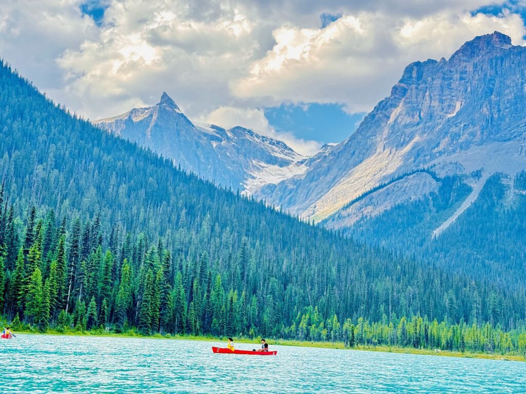 Emerald Lake ทะเลสาบมรกตแห่งแคนาดา