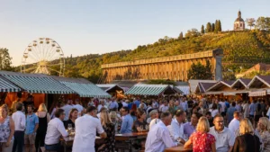 บรรยากาศเทศกาลไวน์ Dürkheimer Wurstmarkt ในเมืองบาด เดือร์คไฮม์ เยอรมนี