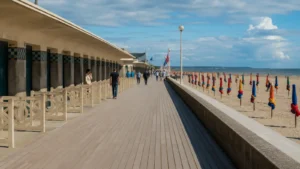 ทางเดินไม้ Les Planches ริมชายหาดโดวิลล์ ประเทศฝรั่งเศส
