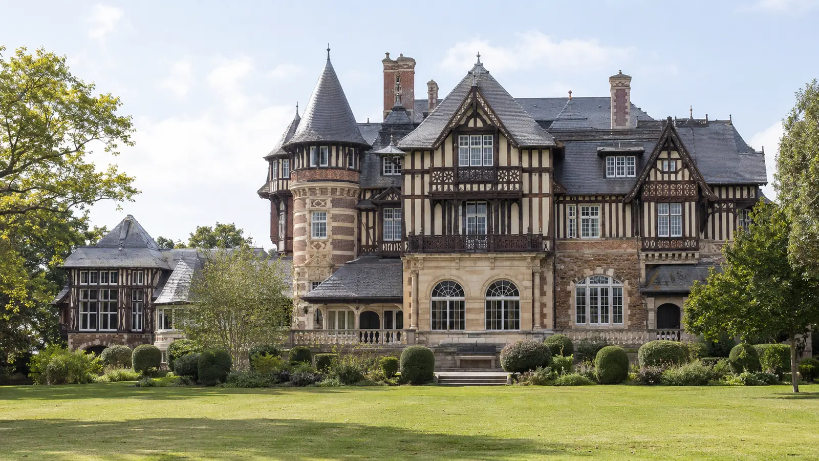 Villa Strassburger คฤหาสน์สถาปัตยกรรมนอร์ม็องดีในโดวิลล์