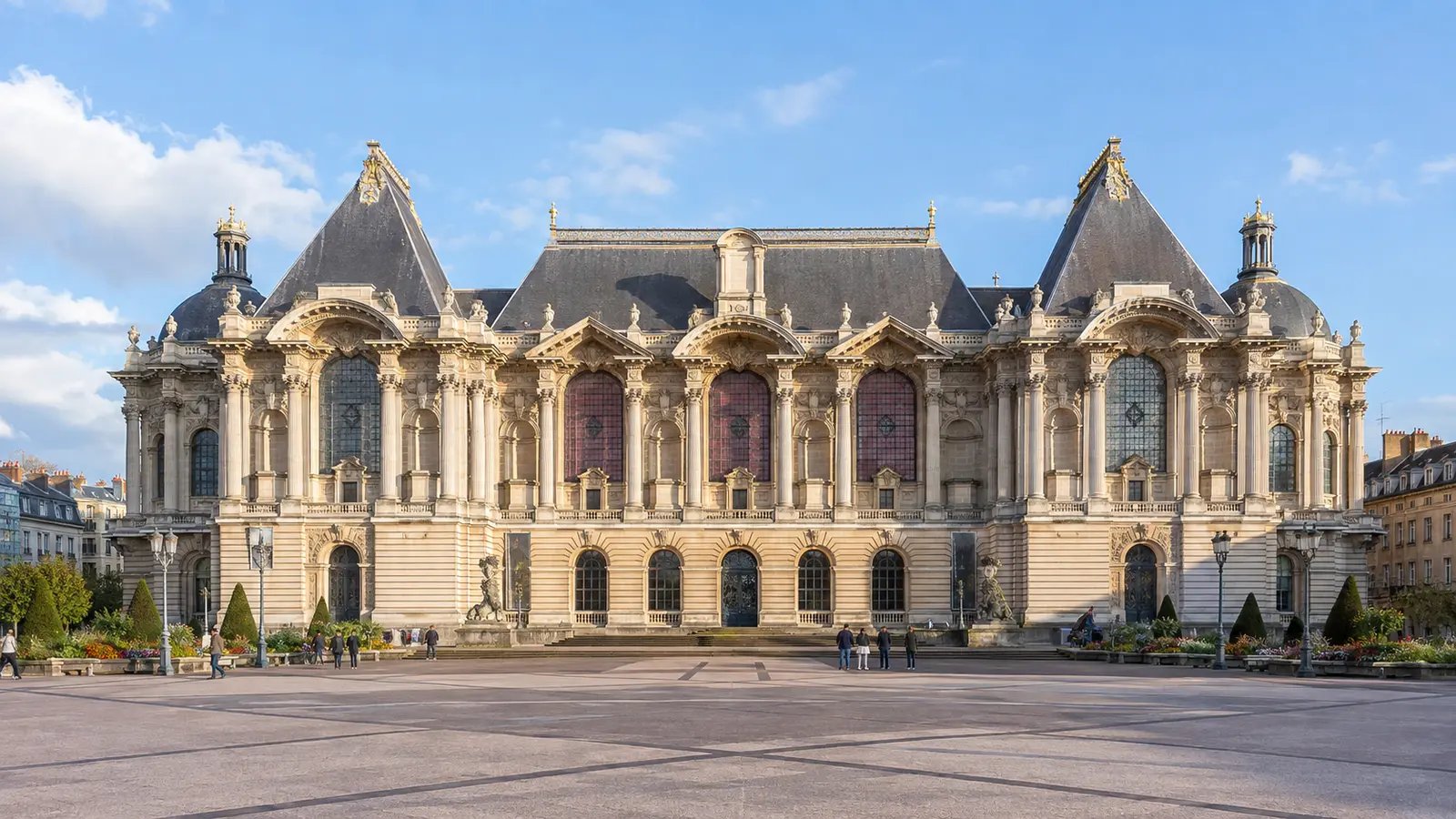 อาคาร Palais des Beaux-Arts de Lille บริเวณ Place de la République