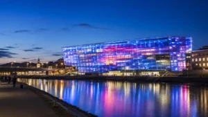 Ars Electronica Center ริมแม่น้ำดานูบในเมืองลินซ์ ประเทศออสเตรีย