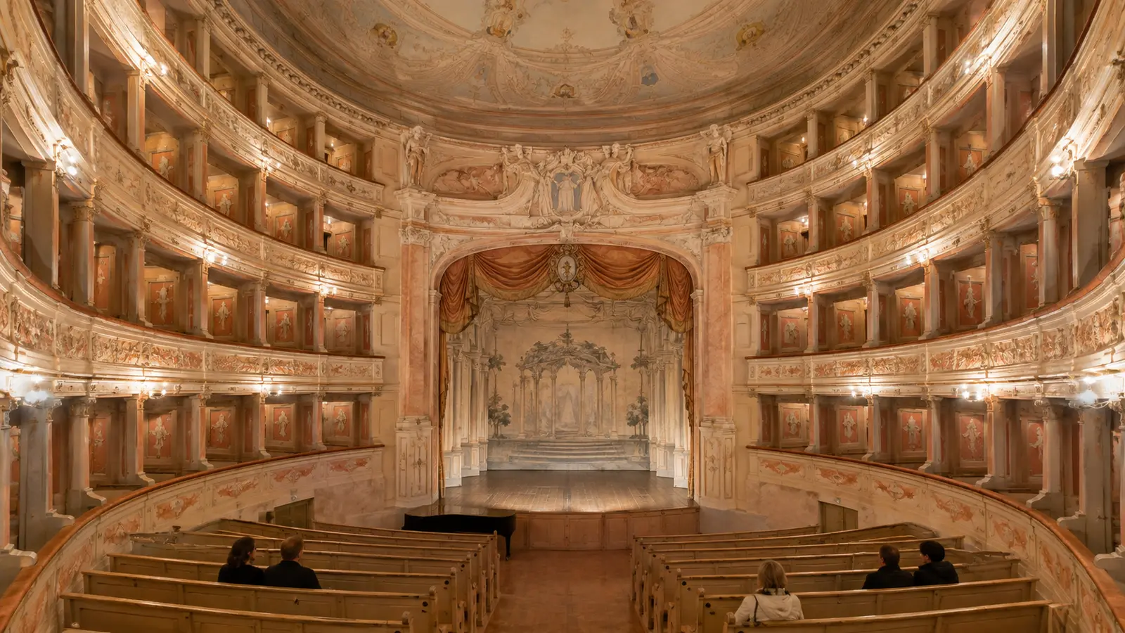 ภายในโรงละครประวัติศาสตร์ Teatro Scientifico Bibiena เมืองมันโตวา