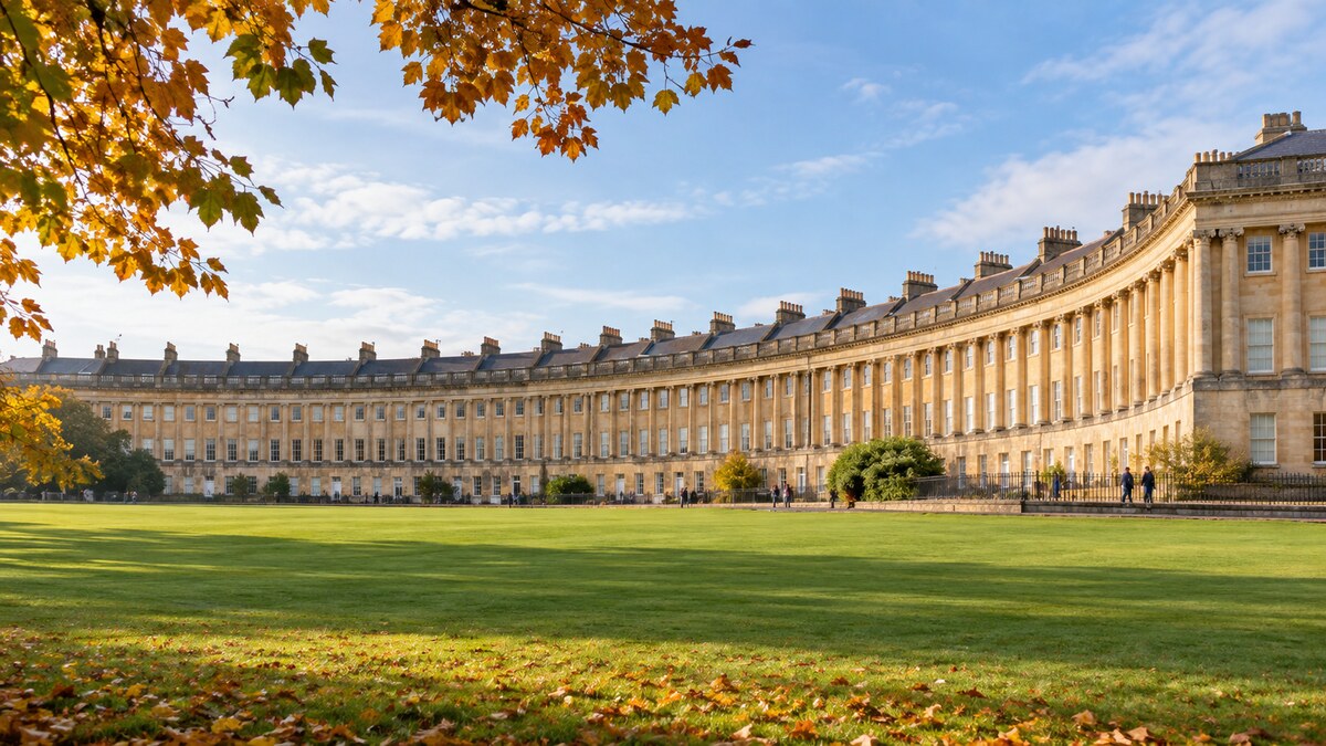 อาคาร Royal Crescent เมืองบาธในฤดูใบไม้ร่วง