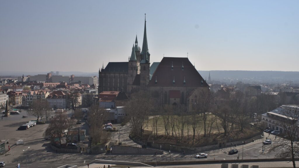 ภาพถ่ายจริงมหาวิหารและโบสถ์ St. Severus เมืองแอร์ฟูร์ท เยอรมนี มองจาก Petersberg