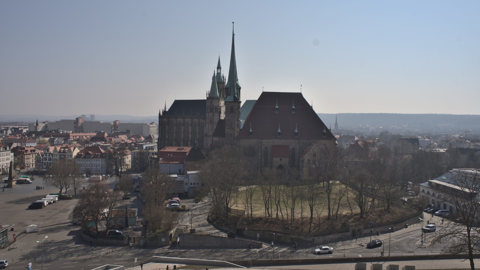 ภาพถ่ายจริงมหาวิหารและโบสถ์ St. Severus เมืองแอร์ฟูร์ท เยอรมนี มองจาก Petersberg