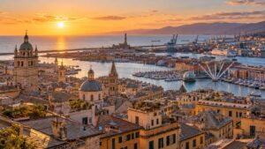 วิวเมืองเจนัวและท่าเรือเก่าริมทะเลลิกูเรียในแสงเย็น