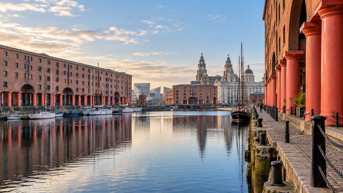 Royal Albert Dock ลิเวอร์พูล อาคารอิฐแดงและผืนน้ำ