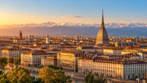 ทิวทัศน์เมืองตูริน Mole Antonelliana และเทือกเขาแอลป์ยามเย็น ภาพสร้างด้วย AI