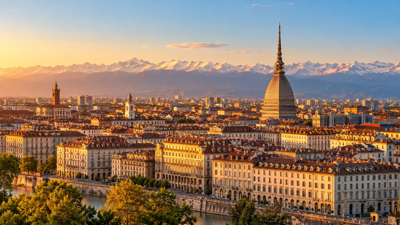 ทิวทัศน์เมืองตูริน Mole Antonelliana และเทือกเขาแอลป์ยามเย็น ภาพสร้างด้วย AI